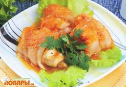 Жаркое из рыбы с соленым салом в винном соусе