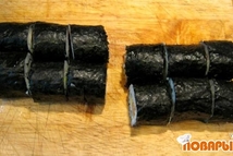 Шаг 8: Острым ножом нарезаем полученные валики …