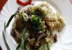 Рецепт: Лапша с бобовыми, яйцом под сыром