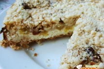 Шаг 3: На тесто выложить творожную массу …