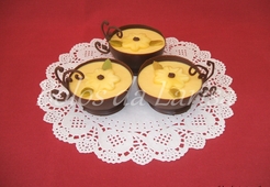 Манговое суфле в чашечках из шоколада