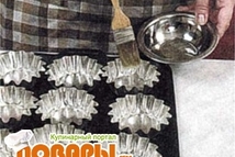 Шаг 2: С помощью мягкой кисточки смазать …