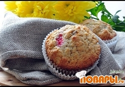 Рецепт: Маффины с красной смородиной и халвой 
