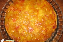 Шаг 4: Остывшую шарлотку аккуратно выложить на …