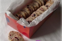 Шаг 2: Скатать тесто в "колбасу", обвалять …