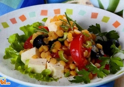 Рецепт: Овощной салат с чечевицей
