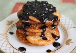 Рецепт: Сырники с черничным соусом