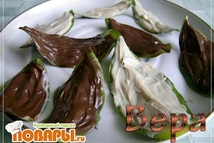 Шаг 4: Для шоколадных листочков и ленты: …