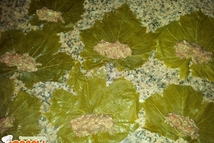 Шаг 4: Отжимаем листочки, на столе раскладываем …