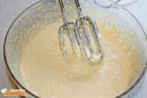 Шаг 1: Растопить сливочное масло. Яйца с …