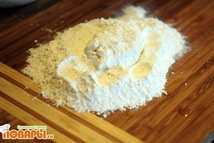 Шаг 3: Для этого насыпаем небольшую горку …