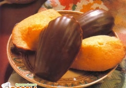 Рецепт: Миндальное печенье "Мадлен", глазированное шоколадом