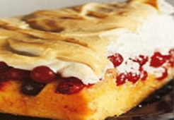 Торт безе с клюквой