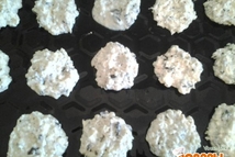 Шаг 2: Добавить молоко и ложкой замешать …