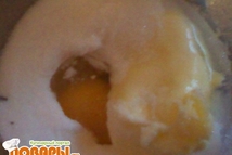 Шаг 1: В блендере взбить яйцо, масло, …