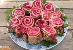 Блины с начинкой из свеклы