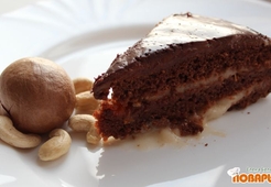 Шоколадный торт с прослойкой из абрикосового варенья