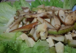 Рецепт: Салат из груш с голубым сыром