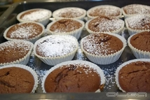 Шаг 2: Тщательно перемешать и добавить сливки.