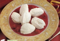 Зефир в малиновом соусе