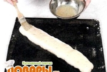 Шаг 3: Уложить начинку на тесто, соединить …