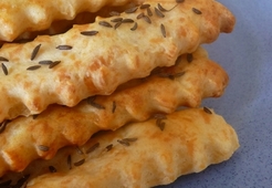 Соленые палочки из картофеля