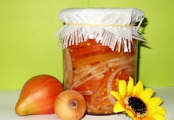 Салат консервированный «Чиполлино и Синьор Помидор»