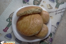 Шаг 4: Перекладываем коржики на пергамент, застеленный …