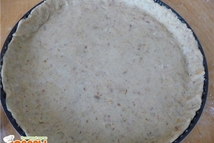 Шаг 1: Миндаль и грецкие орехи измельчить. …