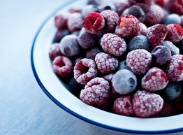 Как заморозить ягоды, фрукты и овощи на зиму?