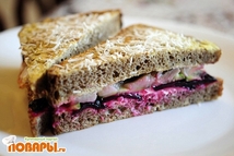 Шаг 8: Второй кусочек хлеба так же …