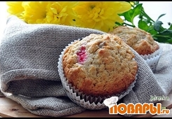 Маффины с красной смородиной и халвой 