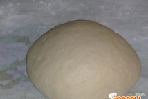 Шаг 2: Свиной жир растопить, добавить сюда …