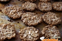 Шаг 2: Формируем из массы небольшие шарики, …