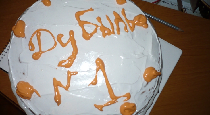 Торт бисквитный с белковым кремом