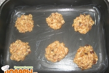 Шаг 4: Ввести овсяные хлопья, разрыхлитель, муку …