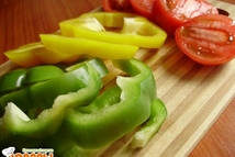 Шаг 1: Готовим овощи к запеканию. Нарезаем …