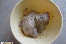 Шаг 2: Для начала подготавливаем мясо. Берем …