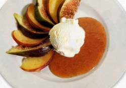 Рецепт: Фрукты с мороженым