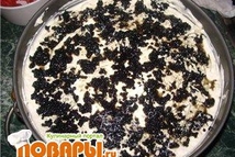 Шаг 4: слой черной икры с краб …