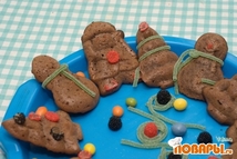 Шаг 4: Украсить кексы можно сахарной пудрой, …