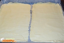 Шаг 2: Смешать размягченный маргарин, муку, разрыхлитель …