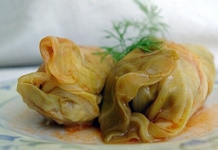 Голубцы из молодой капусты в томатном соке