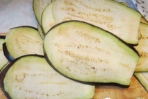 Шаг 1: Баклажаны выдерживаем около получаса в …