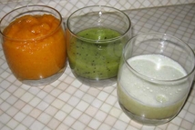 Шаг 2: Киви очистить и размолоть блендером. …