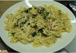 Фарфалле с копчёным лососем