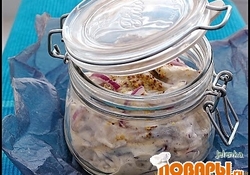 Рецепт: Сельдь маринованная с медом и горчицей 