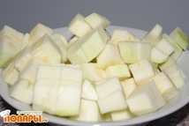 Шаг 2: После обжарки, выкладываем мясо в …