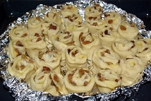 Шаг 2: Тесто раскатать в большой тонкий …