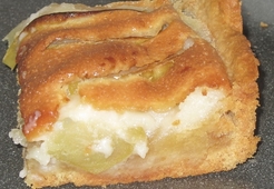 Пирог с яблоками в сметанной заливке